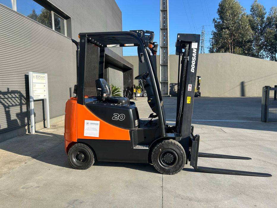 Empilhador Doosan 2000 Kgs Diesel