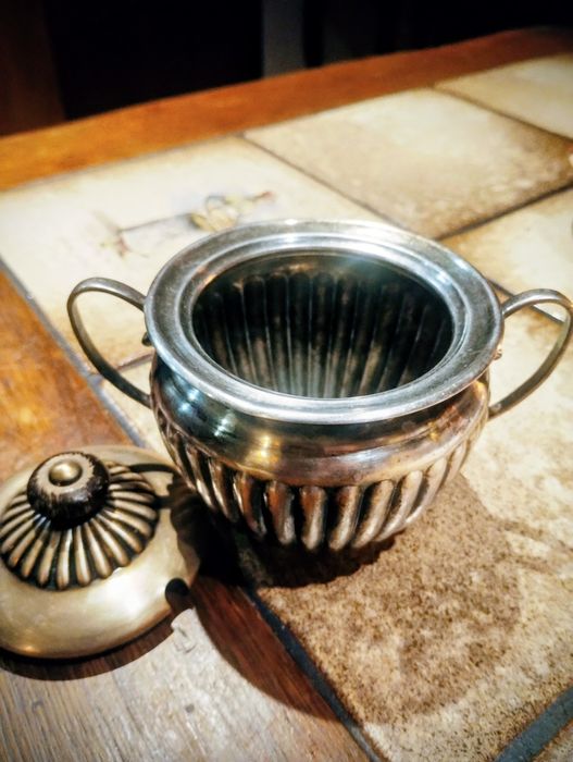 Hefra Resovia lata 60-80 posrebrzana cukiernica