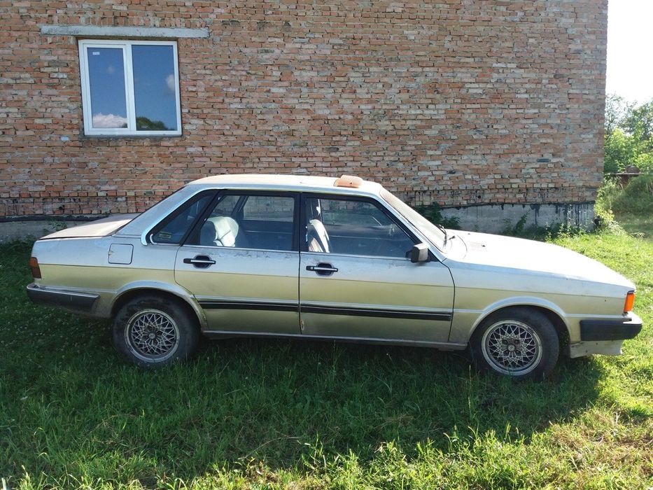 Автомобіль Audi 80