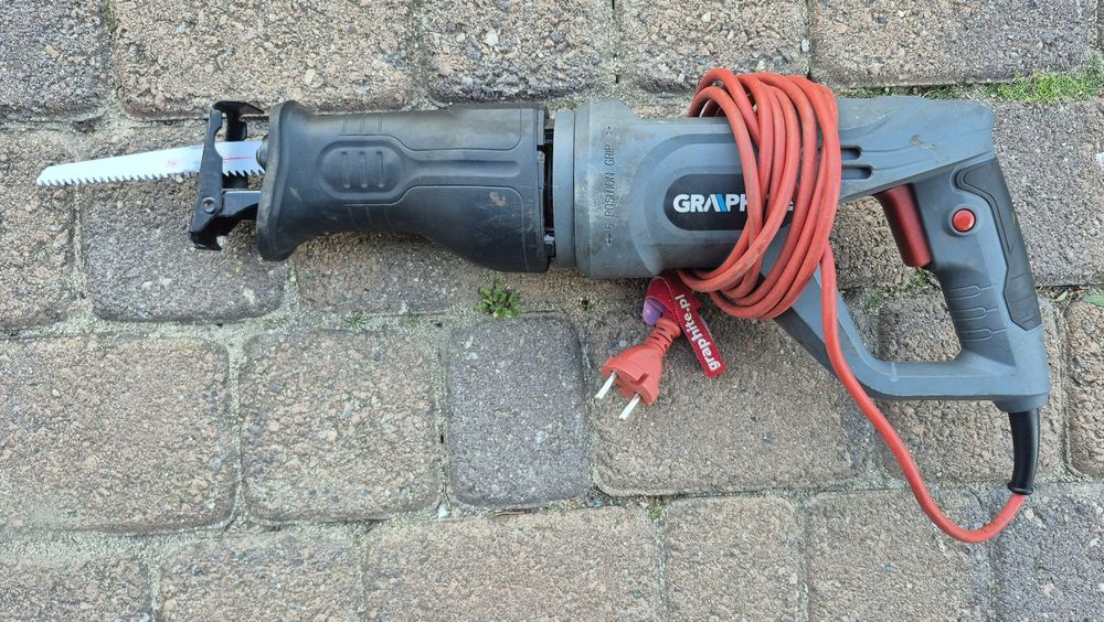 Pilarka szablasta 900W +brzeszczoty