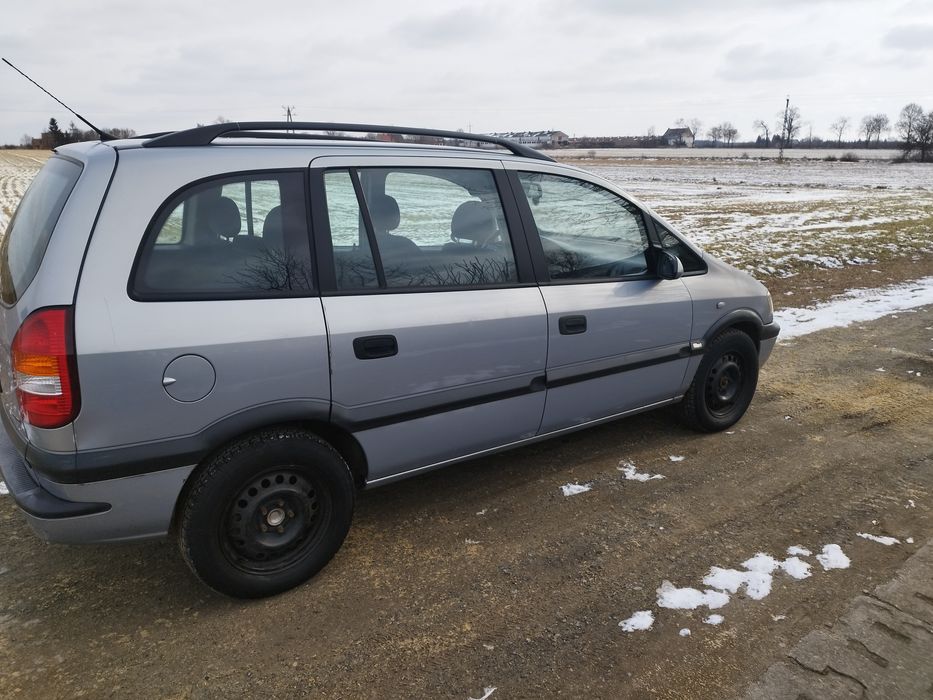 Ekonomiczny Opel Zafira 2.0 diesel 2002 rok 7 osoby