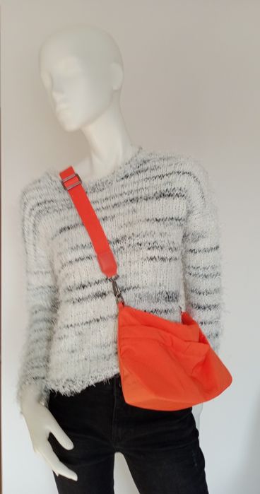 Sweter biało,czarny,rozmiar 40