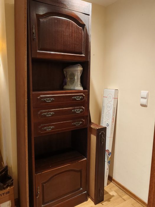 Móvel com boa arrumação ideal para restauro