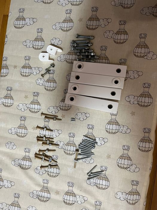 Дитяче ліжко на шарнірах з поличкою