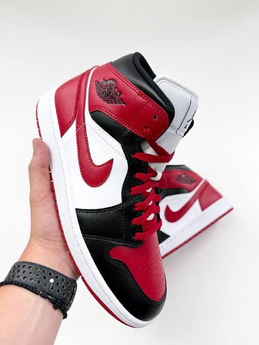Остання! Розмір 44 - Кросівки Air Jordan 1 Mid (Red-White)