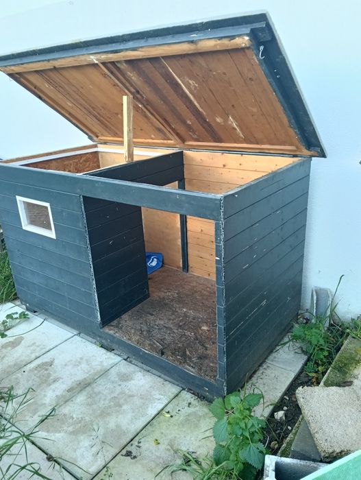 Casota para cão de madeira