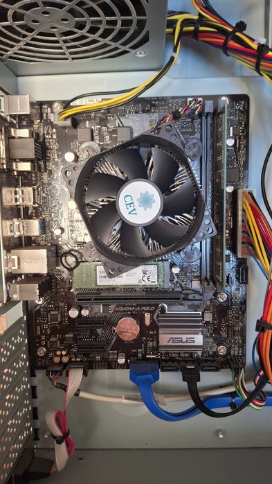 Komputer i7-8700 6 rdzeni / 12 wątków / 8 GB RAM / NVMe 256 GB