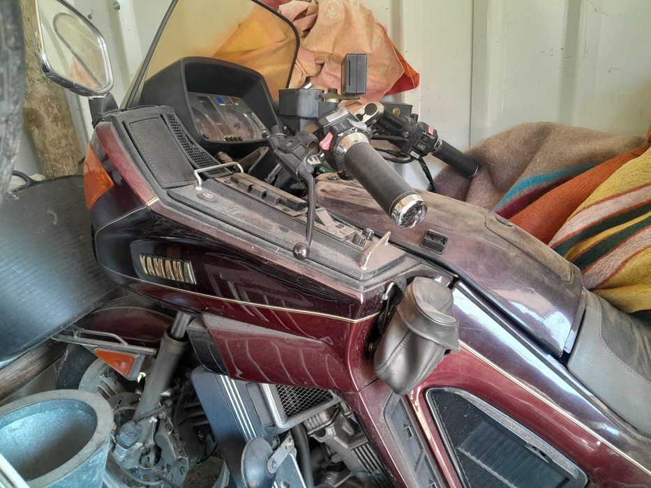 Motos...yamaha royal 1300 classica muito linda..ou para peças
