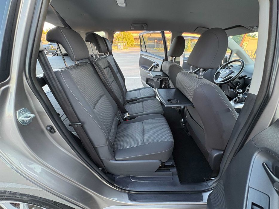 Toyota Verso 2014 року, 1.6 дизель 82 кВт, на гарній комплектації!