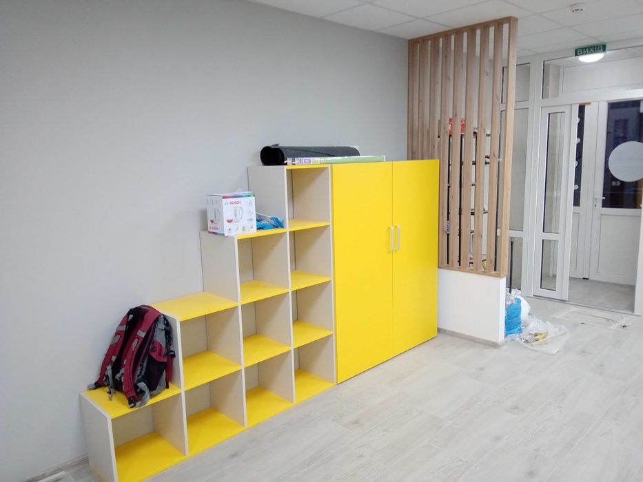 Виготовлення меблів з Віяр Рецепції ,Вітрини ,Стійки ,Стелажі, Столи.