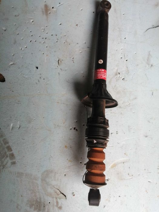 Стойка задня для Мазда 626.