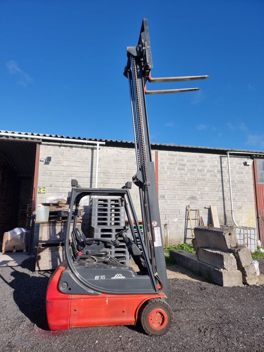 Empilhador linde 16 elétrico,bateria nova com enchimento automático