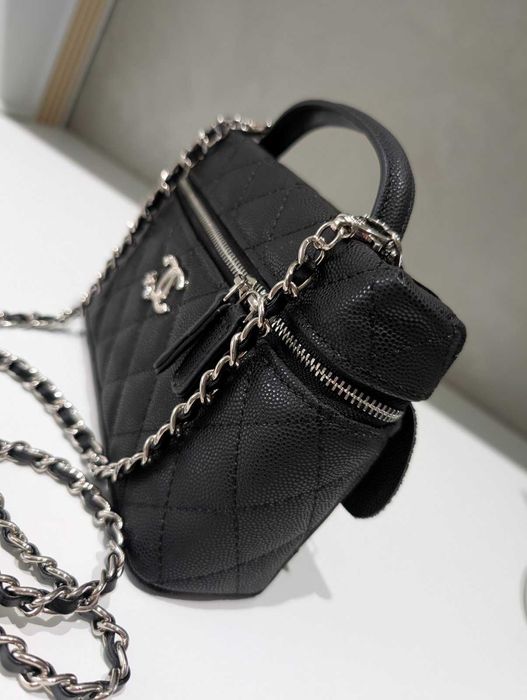 Сумочка Chanel 19 см абсолютно вся шкіряна і верх і підкладка