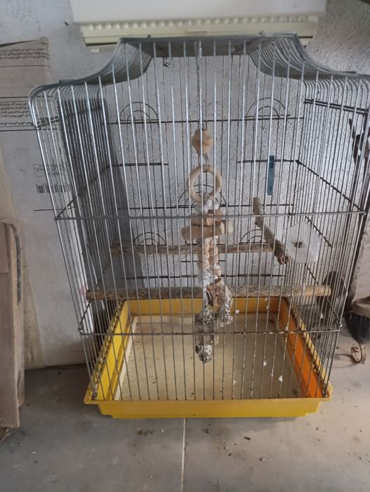 Gaiola gigante para pássaros maiores