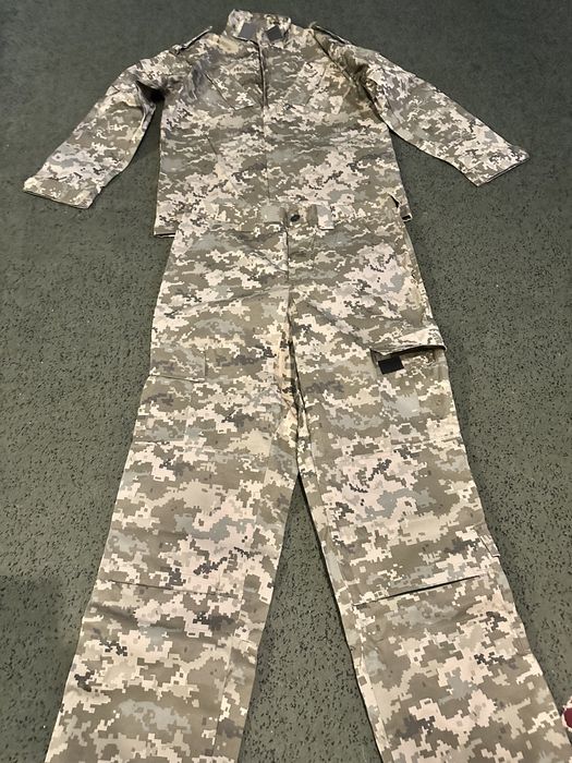 Демисезонный камуфляжный костюм.