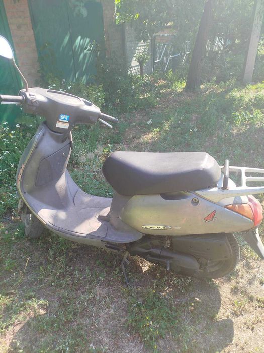 Продам скутер  Honda Lead