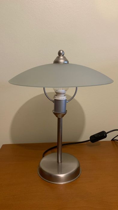 Candeeiros de vidro de teto e de mesa