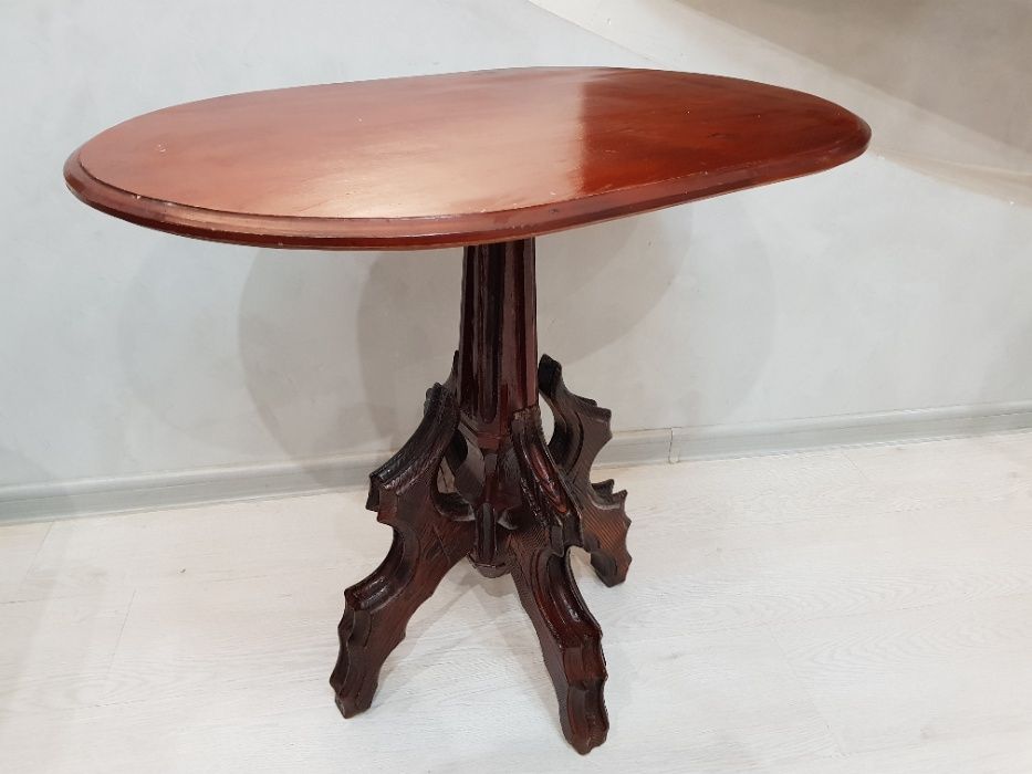 Резной столик ручной работы