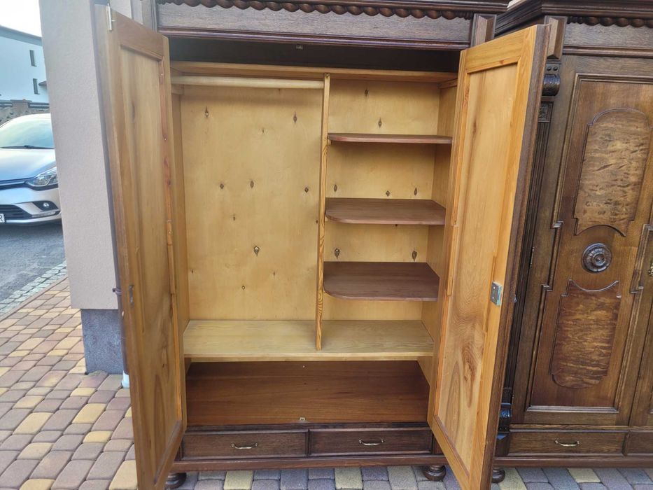 Dwie Piękne Szafy Eklektyczne Orzech