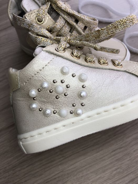 Взуття для дівчинки