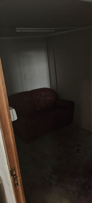 Arrenda se armazém 200m2