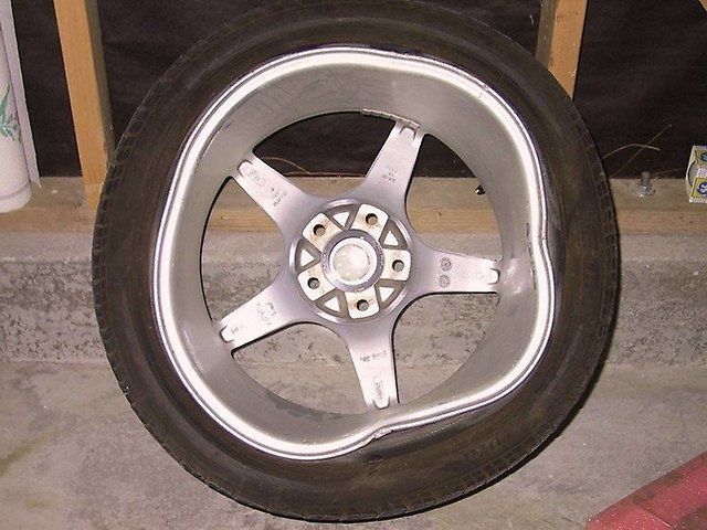 Послуги шиномонтажу, рихтовка дисків, шини і диски (нові та б/у)