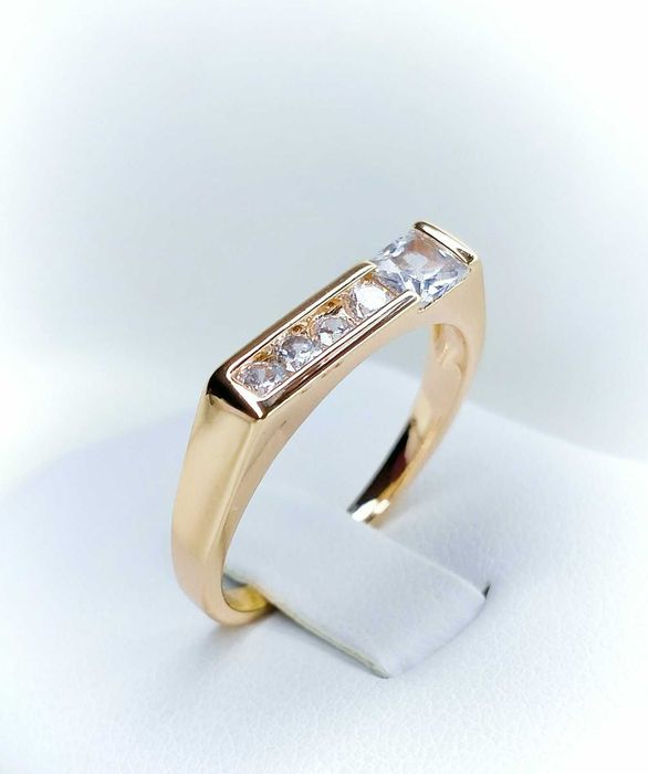 Pierścionek stal chirurgiczna damski sygnet z cyrkoniami Xuping r.9