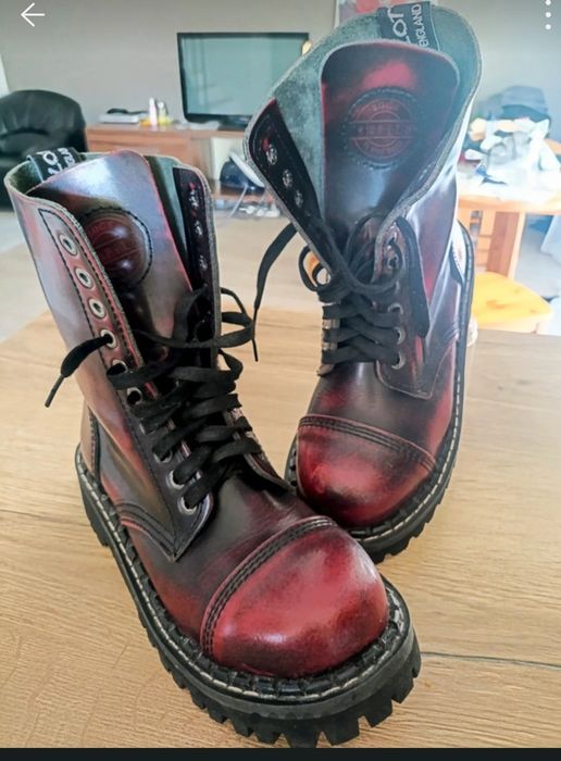 Buty glany czerwono- czarne