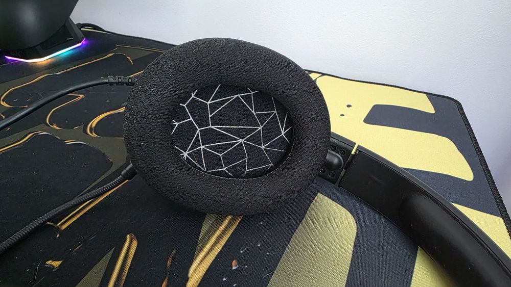 Słuchawki stellseries Arctis 1 i myszka logitech g102 lightsync.