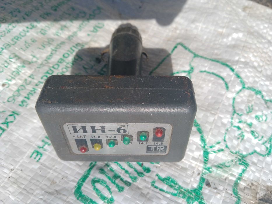 Индикатор в прикуриватель автомобиля.