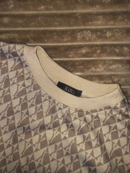 Стильний жіночий костюм – кофта та спідниця
Продаю гарний костюм, що с