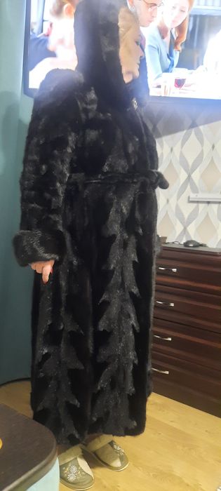 Продам норкову шубу