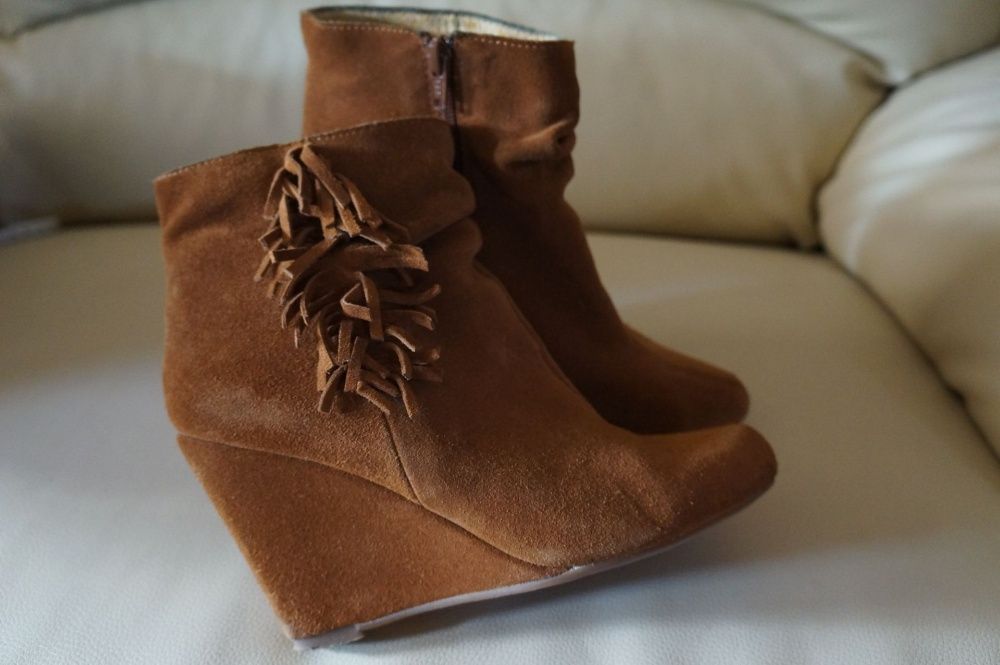 Zamszowe skórzane botki Buffalo rozm.37 frędzle boho