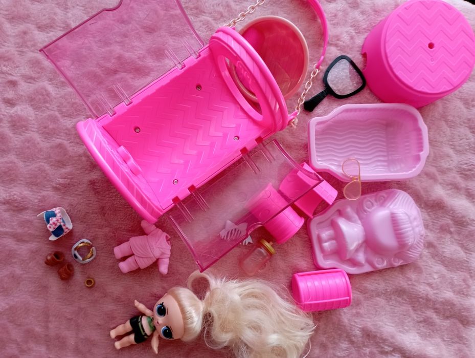Lalka Lol z akcesoriami.