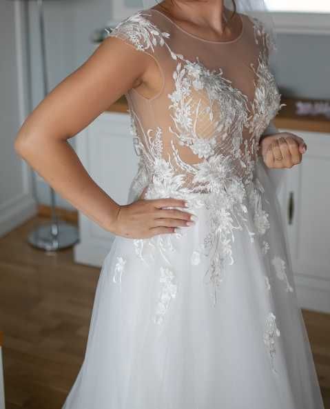 Suknia ślubna, rękawki i welon