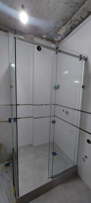 Душова кабіна, перегородки перила двері із загартованого скла