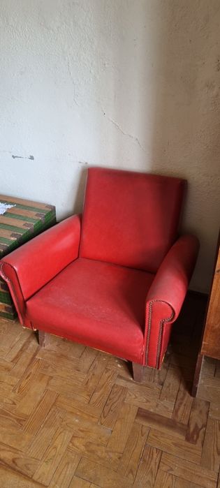 Cadeirão vintage vermelho