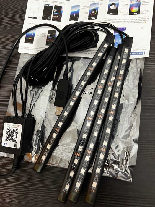 Універсальна RGB стрічка для авто з USB та управлінням з сматфона