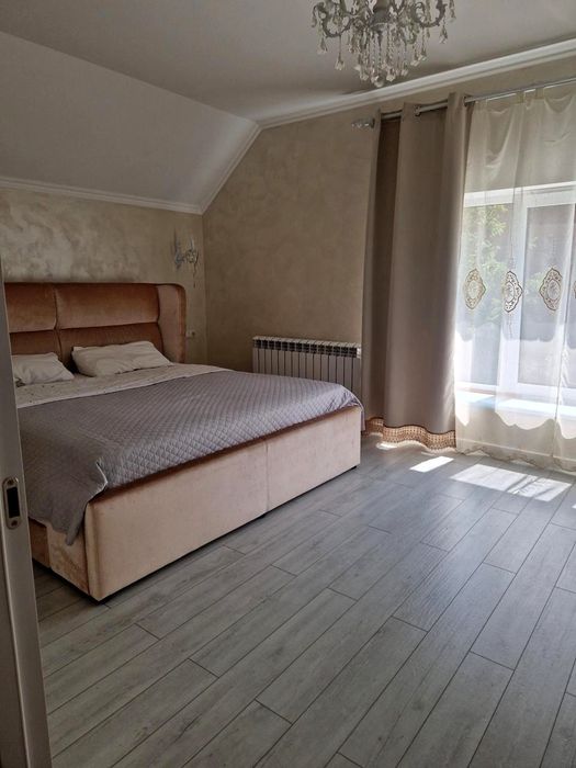 Здається шикарний 4 кімнатний Будинок по Вулиці Козацька.