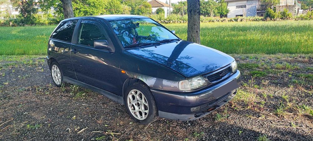 Seat Ibiza 1.9 TDI com gancho de reboque
