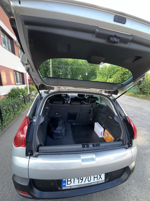 Автомобіль Пежо 3008