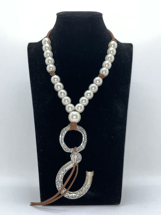 Colares pérolas com diversos pendentes handmade ajustaveis