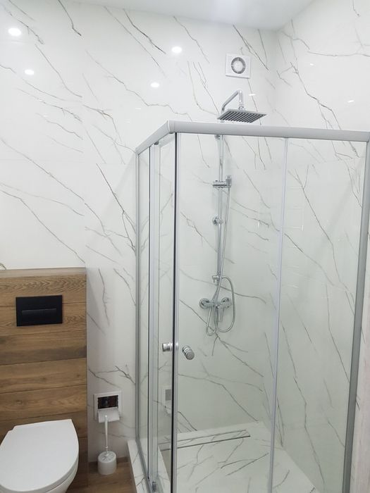 Встановлюваня душевих кабін,стікляних перегородок,сантехніка,вани,т.д.