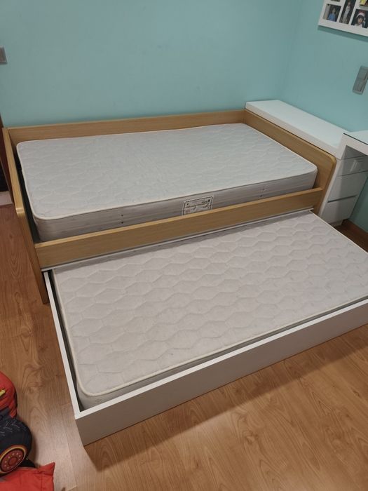 Cama com 2 colchões