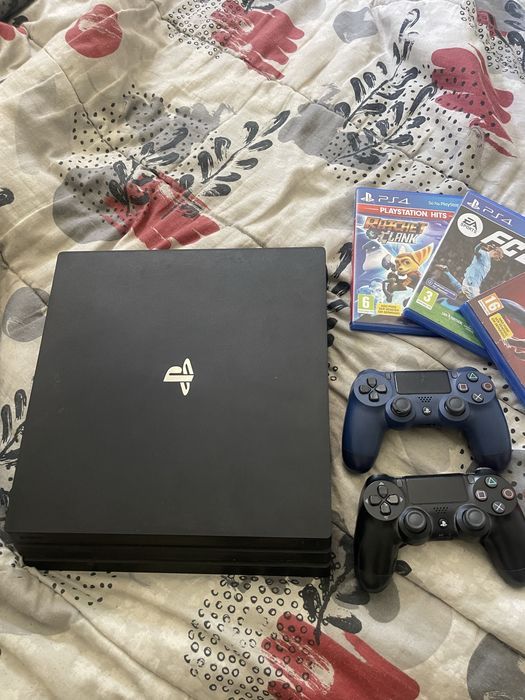 Ps4 pro 1T com 2 comandos