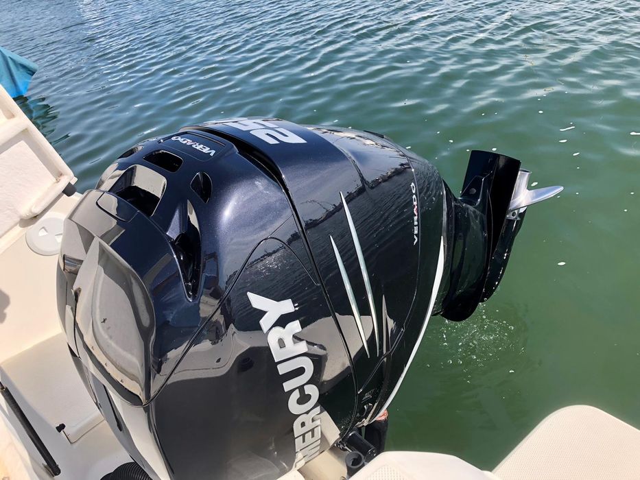 Quicksilver Captur 755 Pilothouse