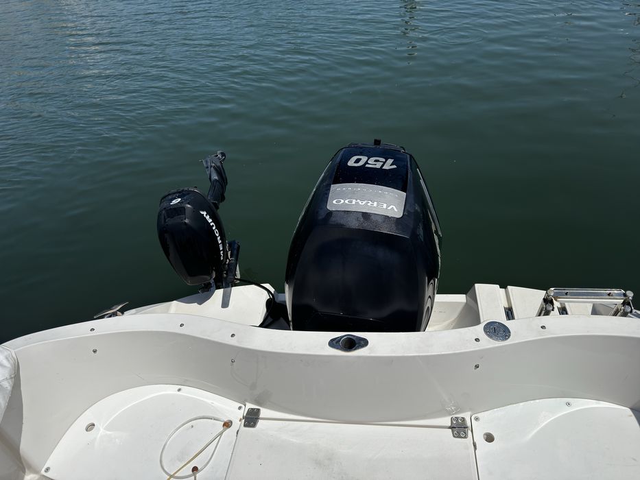Quiksilver 620 Cruiser, motor Mercury 150hp e motor auxiliar
