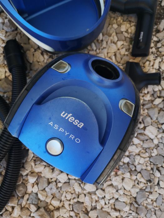 Aspirador Ufesa c/ Filtro Agua AP8110