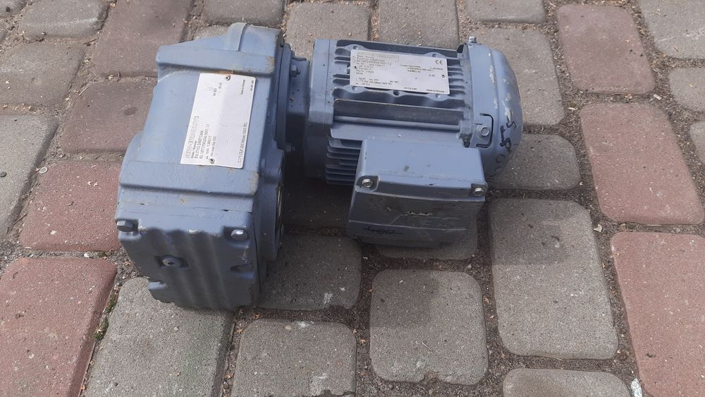 Motoreduktor 0.55 kw nowy 17 obr.
