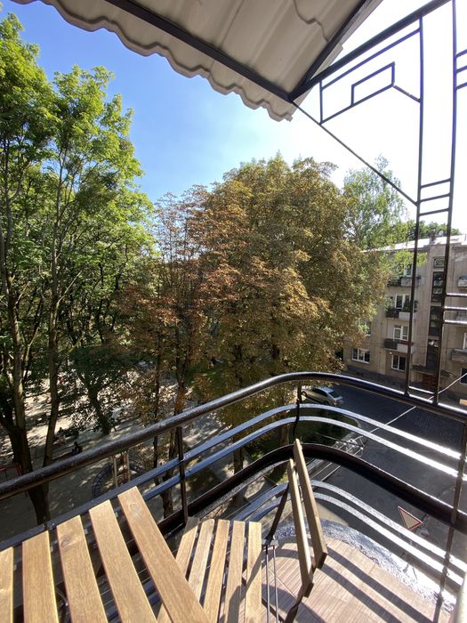 Квартира подобово з балконом,ближній центр